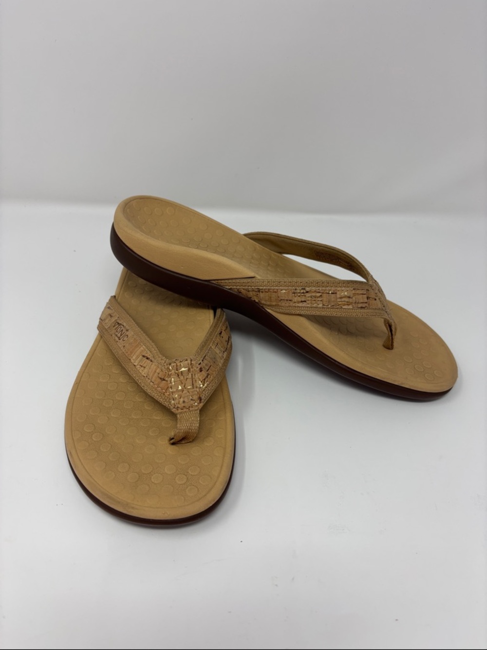 Vionic | 7 Women’s Tan Woven Strap Flip Flops